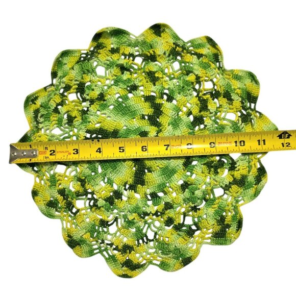 4 Vintage Crocheted Doilies Floral Variegated Green Yellow Round Oblong Doily - Picture 7 of 7